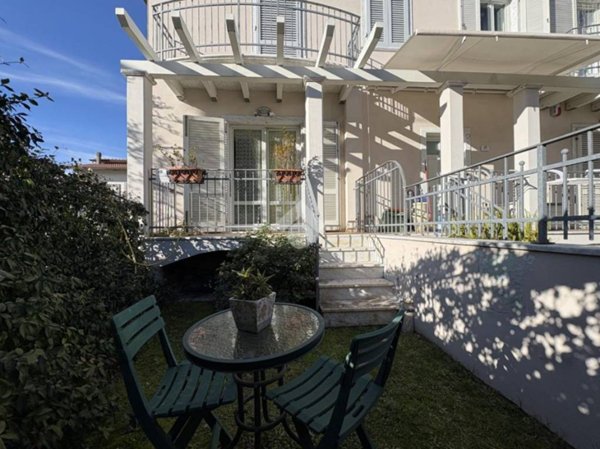 casa indipendente in vendita a Massa in zona Centro Storico