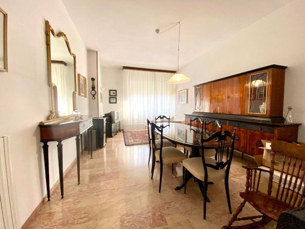 appartamento in vendita a Massa in zona Centro Storico