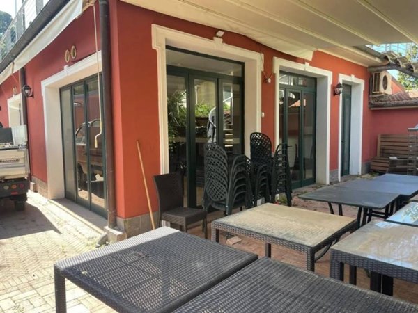 negozio in vendita a Massa in zona Centro Storico