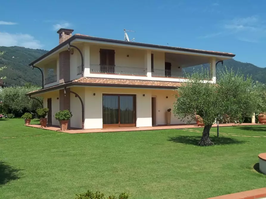 casa indipendente in vendita a Massa