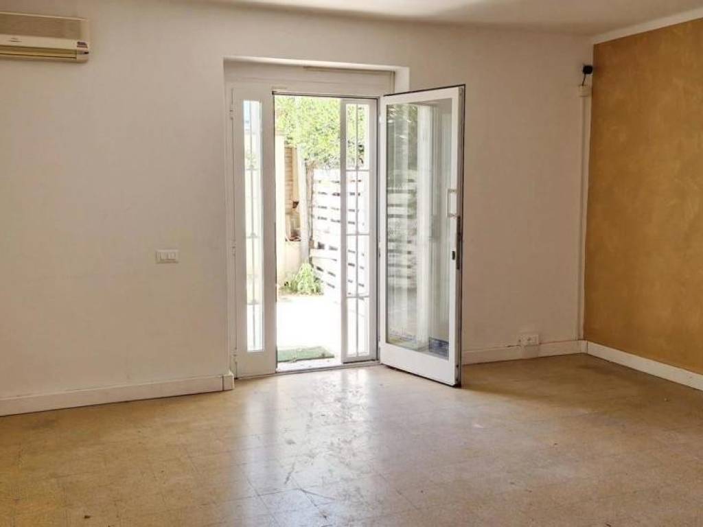 appartamento in vendita a Massa in zona Marina dei Ronchi