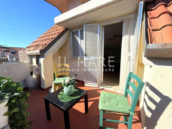 appartamento in vendita a Massa in zona Marina di Massa