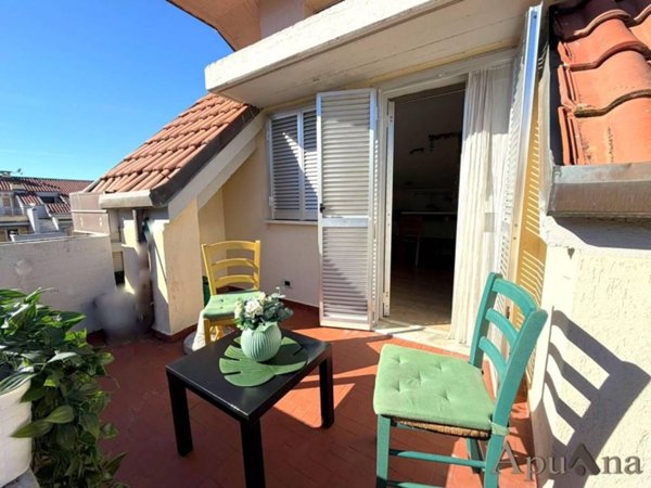 appartamento in vendita a Massa in zona Marina di Massa