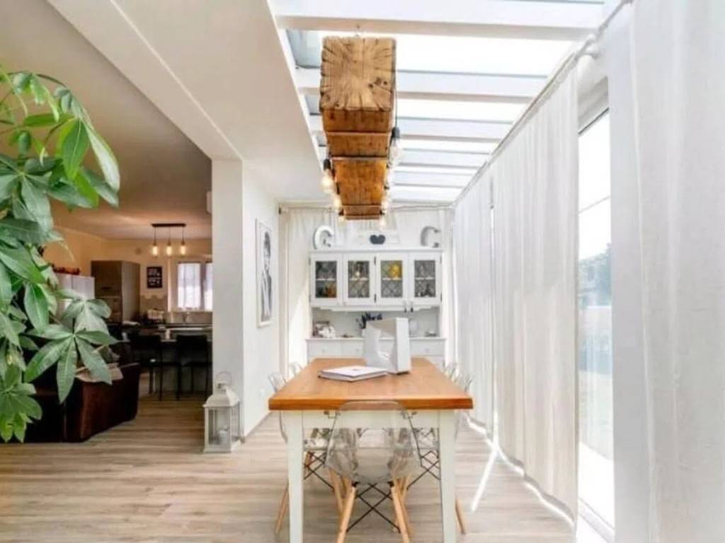 casa indipendente in vendita a Massa in zona Marina di Massa