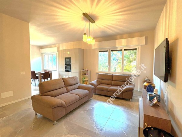 appartamento in vendita a Massa in zona Marina di Massa