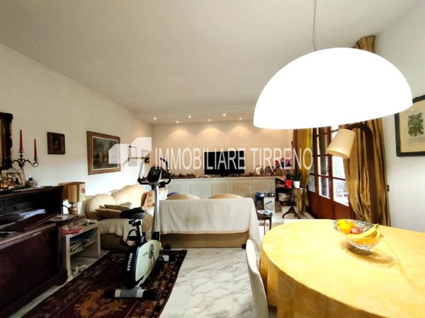 appartamento in vendita a Massa in zona Marina di Massa