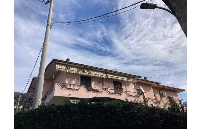 casa indipendente in vendita a Massa in zona Bargana