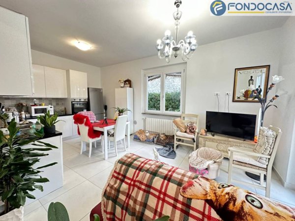 casa indipendente in vendita a Massa in zona Marina dei Ronchi