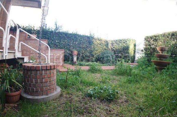 casa indipendente in vendita a Massa in zona Quercioli