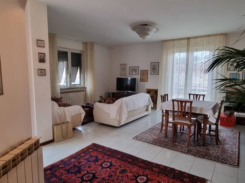 appartamento in vendita a Massa in zona Marina di Massa