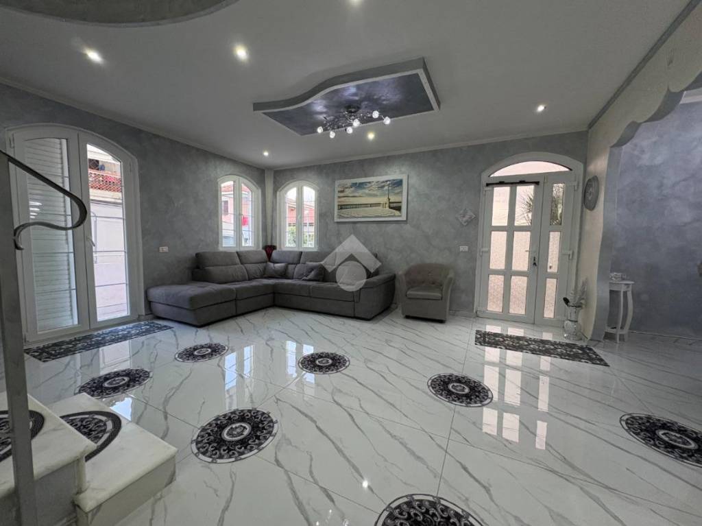 casa indipendente in vendita a Massa