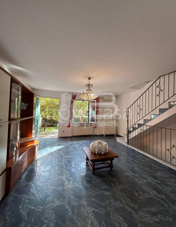 casa indipendente in vendita a Massa in zona Centro Storico