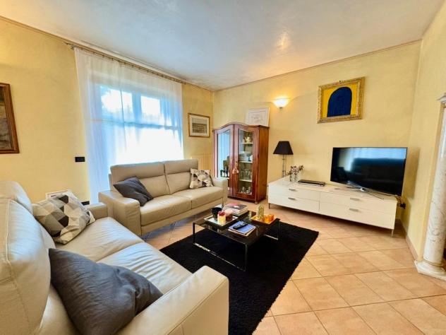 casa indipendente in vendita a Massa in zona Marina di Massa