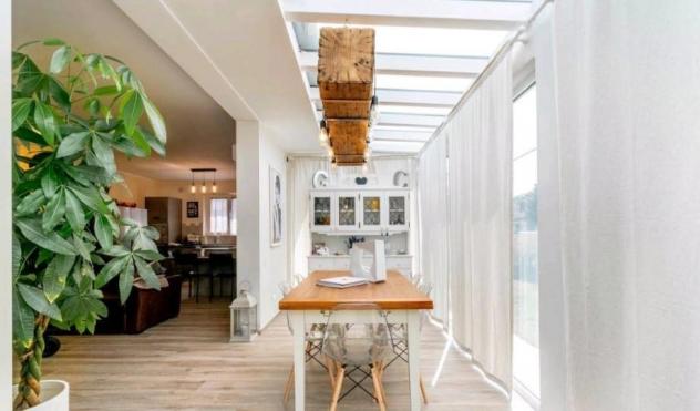 casa indipendente in vendita a Massa in zona Marina di Massa