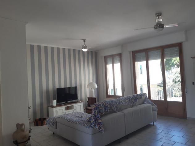 appartamento in vendita a Massa in zona Marina di Massa