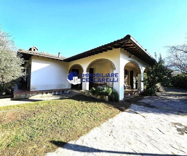 casa indipendente in vendita a Massa