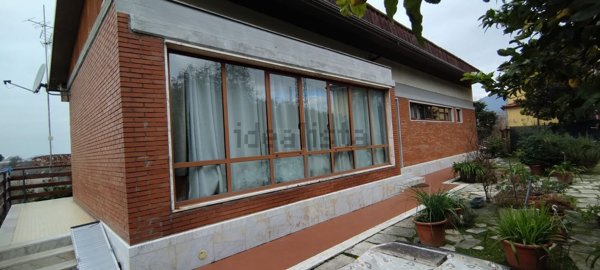 casa indipendente in vendita a Massa in zona Centro Storico