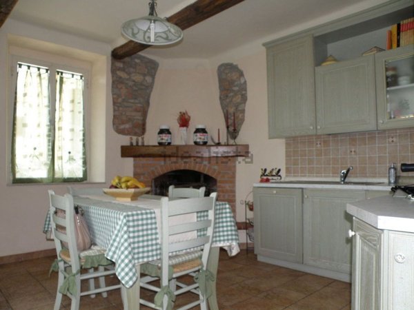 casa indipendente in vendita a Massa