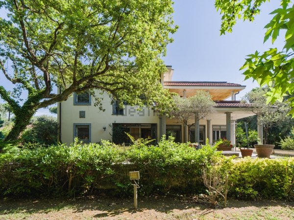 casa indipendente in vendita a Massa in zona Marina dei Ronchi