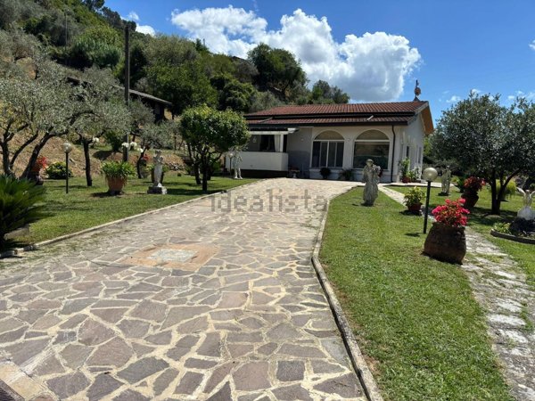 casa indipendente in vendita a Massa in zona Mirteto