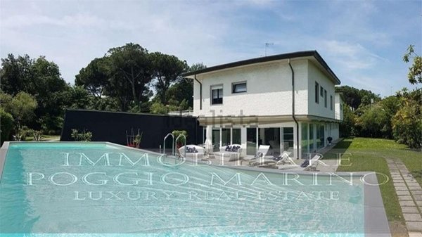casa indipendente in vendita a Massa in zona Marina dei Ronchi