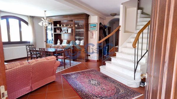 casa indipendente in vendita a Massa in zona Marina di Massa