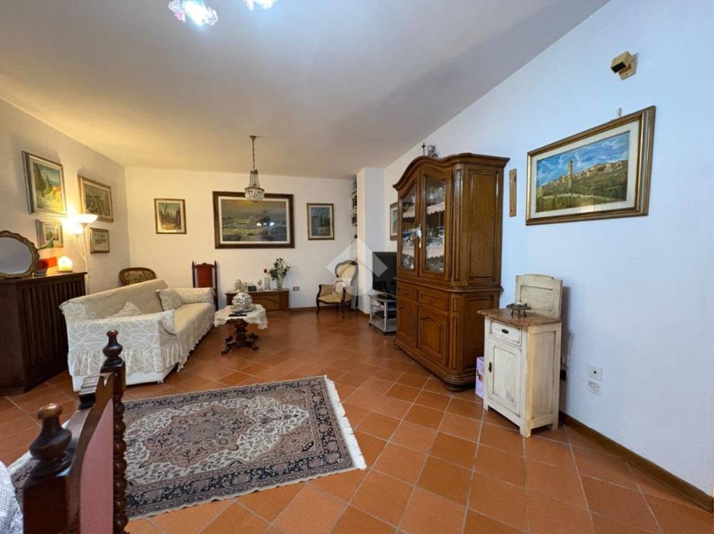 casa indipendente in vendita a Massa in zona Quercioli