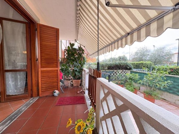 casa indipendente in vendita a Massa in zona Quercioli