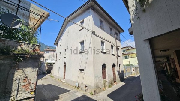casa indipendente in vendita a Massa in zona Centro Storico