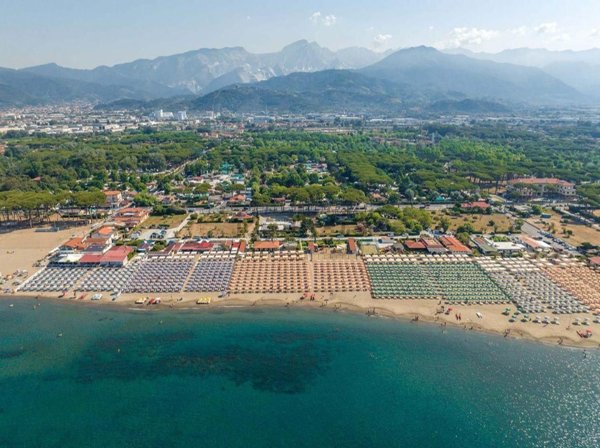 casa indipendente in vendita a Massa in zona Marina di Massa
