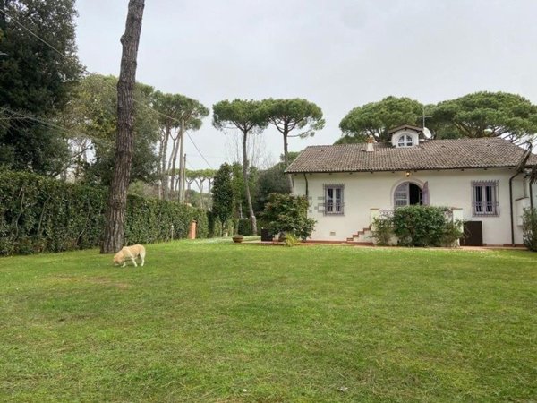casa indipendente in vendita a Massa in zona Marina dei Ronchi