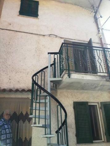 casa indipendente in vendita a Massa in zona Pariana