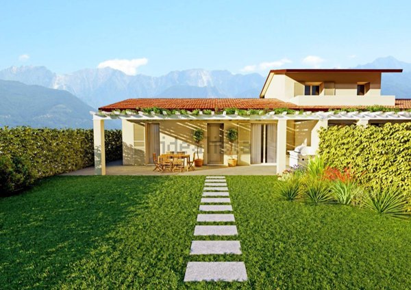 quadrivano in vendita a Massa in zona Marina di Massa