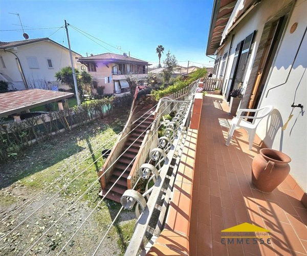 casa semindipendente in vendita a Massa
