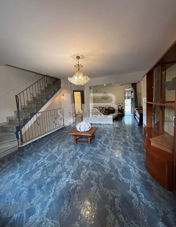 casa indipendente in vendita a Massa in zona Quercioli