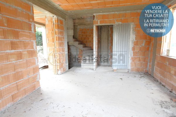 casa indipendente in vendita a Massa in zona Quercioli