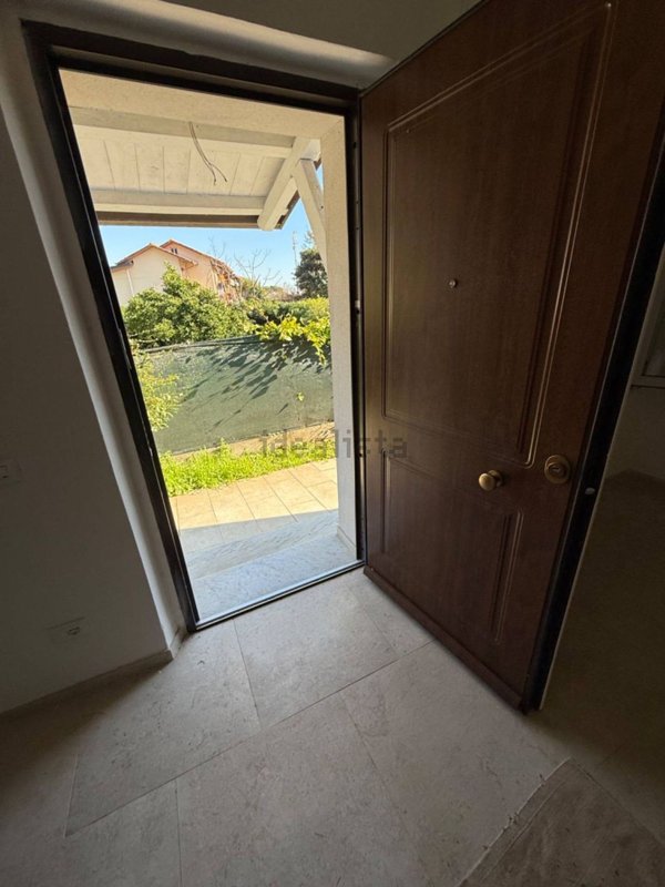 casa indipendente in vendita a Massa in zona Romagnano