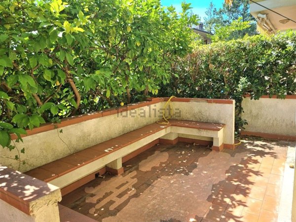 casa indipendente in vendita a Massa in zona Marina dei Ronchi