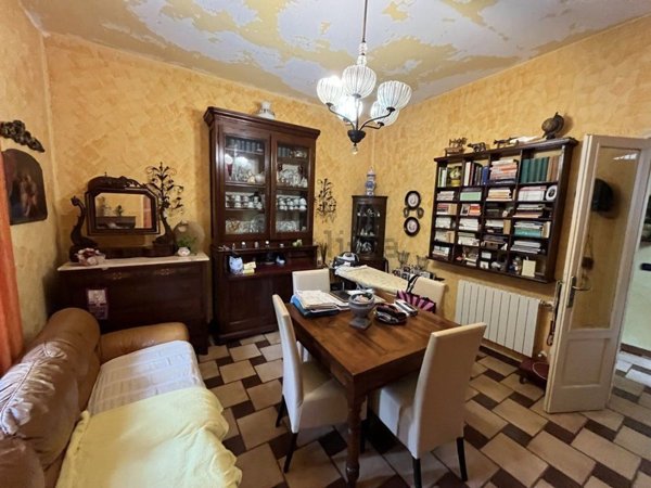 casa indipendente in vendita a Massa