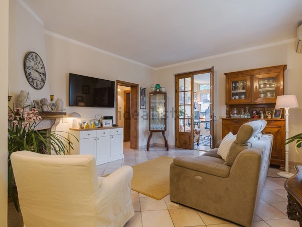 casa indipendente in vendita a Massa