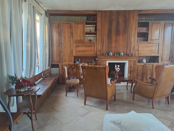 casa indipendente in vendita a Massa