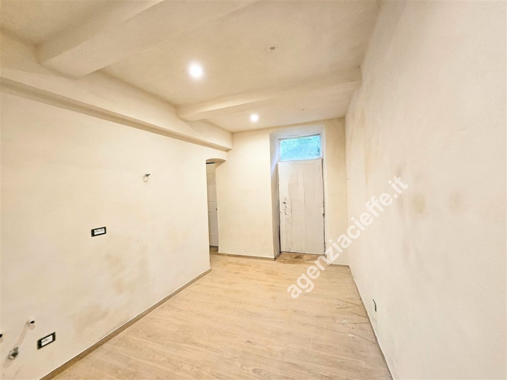 appartamento in vendita a Massa in zona Centro Storico