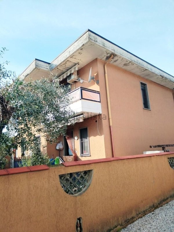 casa indipendente in vendita a Massa in zona Marina di Massa