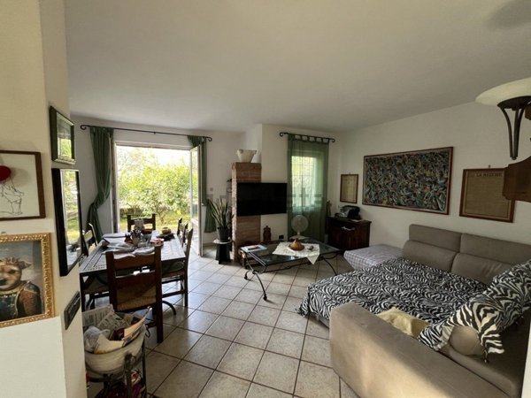 casa indipendente in vendita a Massa