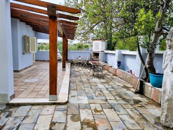 casa indipendente in vendita a Massa in zona Marina di Massa