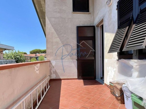 casa semindipendente in vendita a Massa in zona Marina dei Ronchi