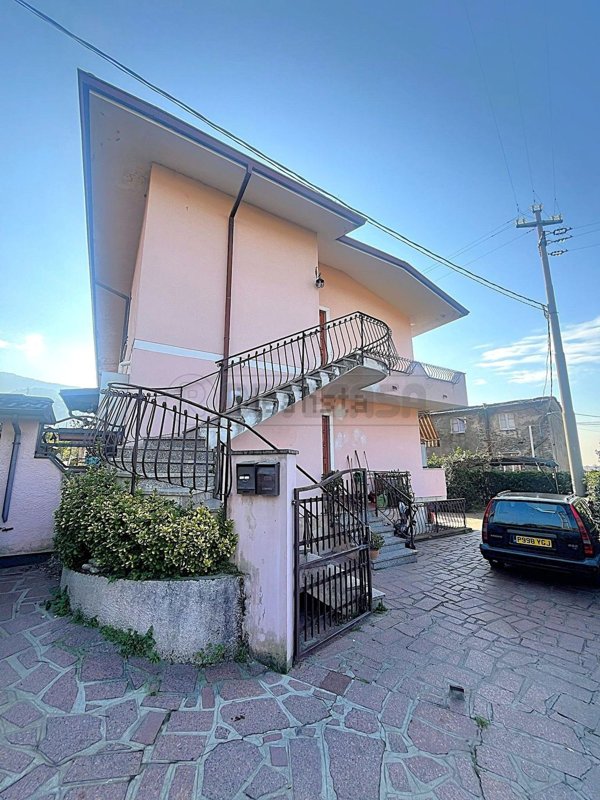 casa indipendente in vendita a Massa in zona Mirteto