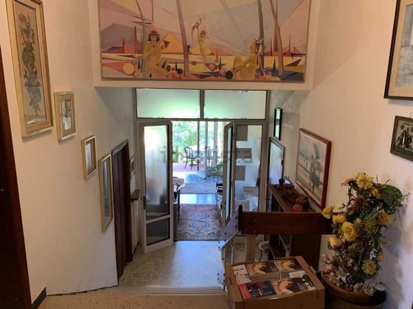 pentavano in vendita a Massa in zona Marina dei Ronchi