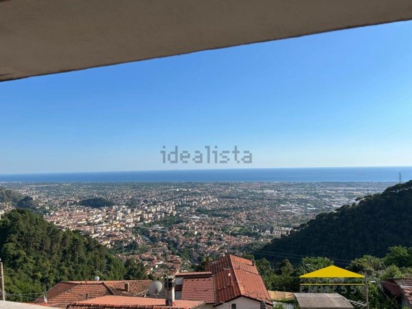 casa indipendente in vendita a Massa in zona Bergiola Maggiore
