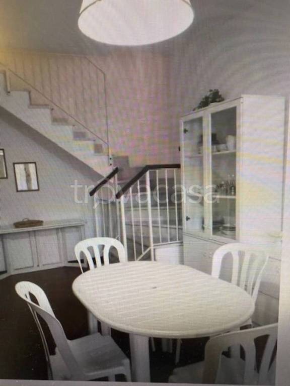 casa indipendente in vendita a Massa in zona Marina dei Ronchi